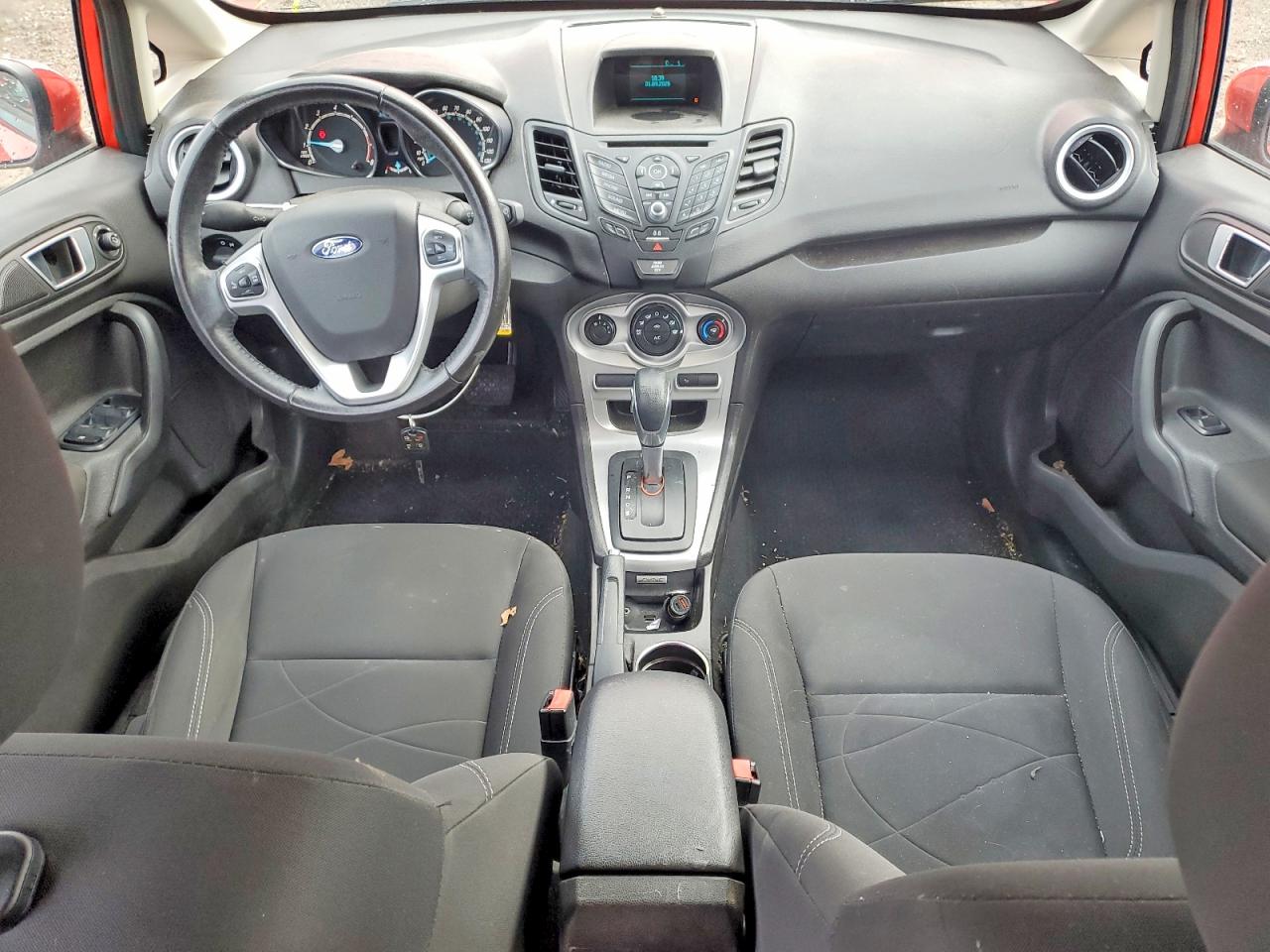 2015 FORD FIESTA SE photo 8