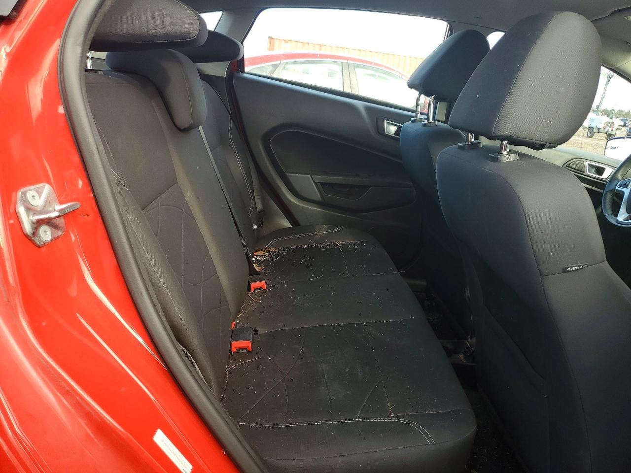 2015 FORD FIESTA SE photo 10