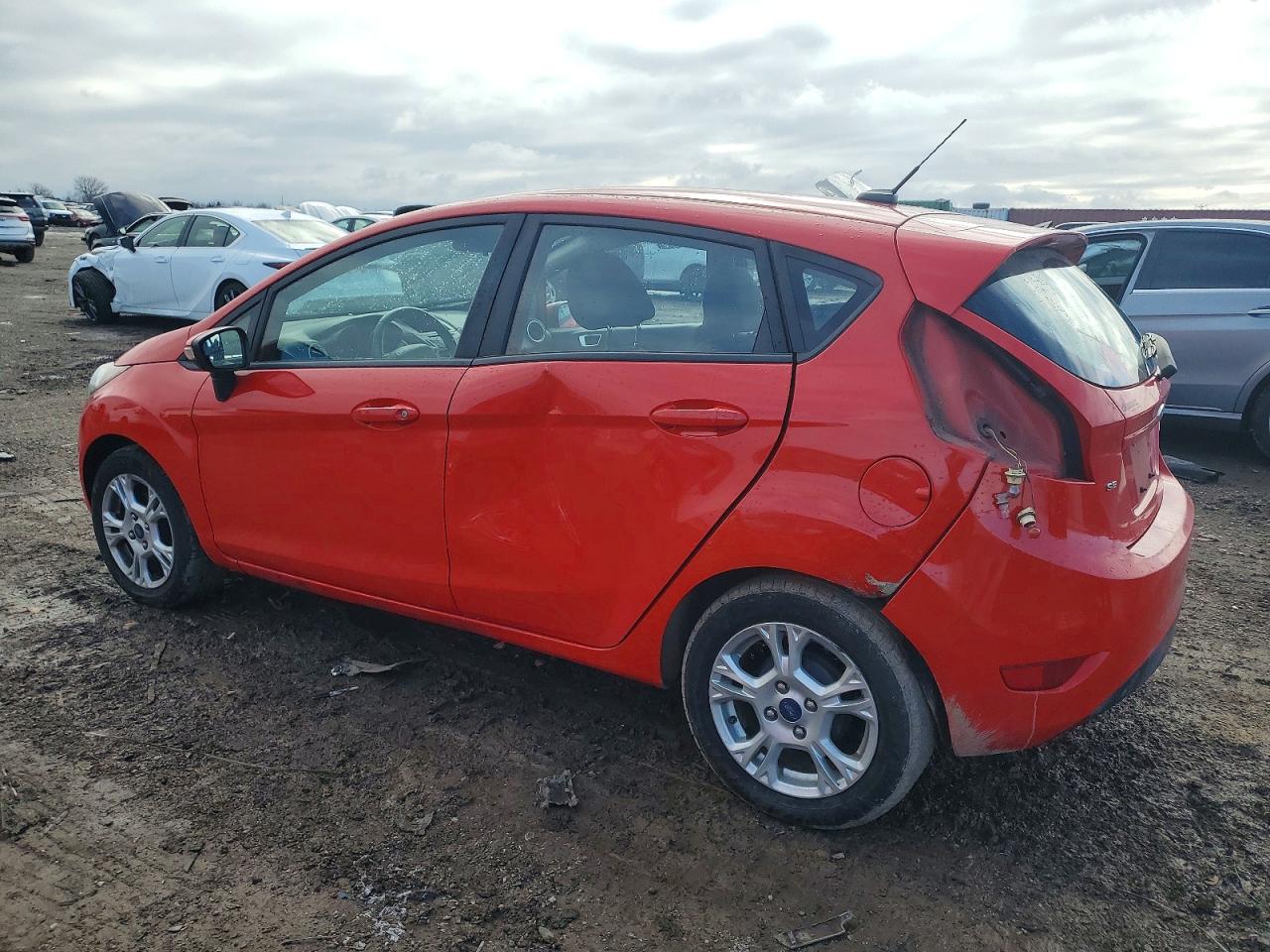2015 FORD FIESTA SE photo 2