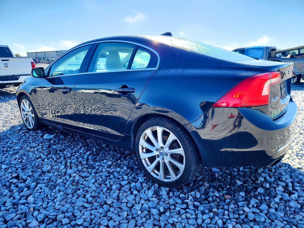 2016 VOLVO S60 PREMIER photo 2
