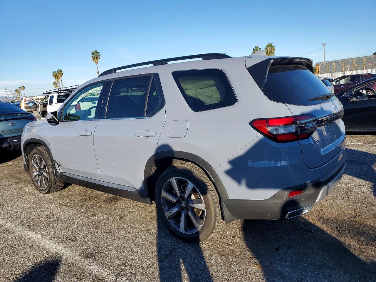 2025 HONDA PILOT TOURING photo 2