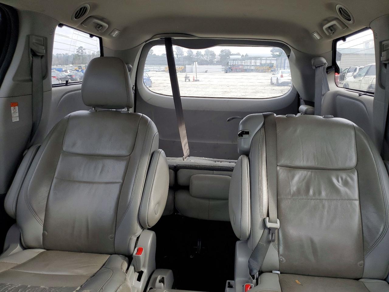 2020 TOYOTA SIENNA XLE photo 10