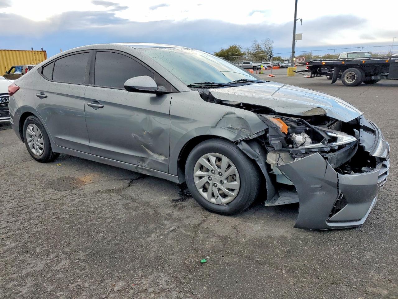 2019 HYUNDAI ELANTRA SE photo 4