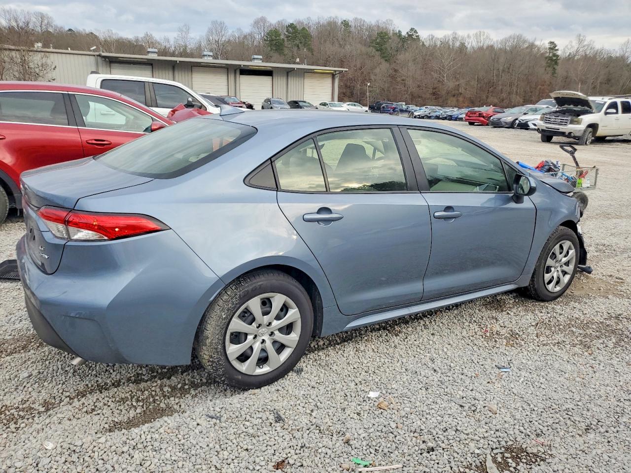 2025 TOYOTA COROLLA LE photo 3