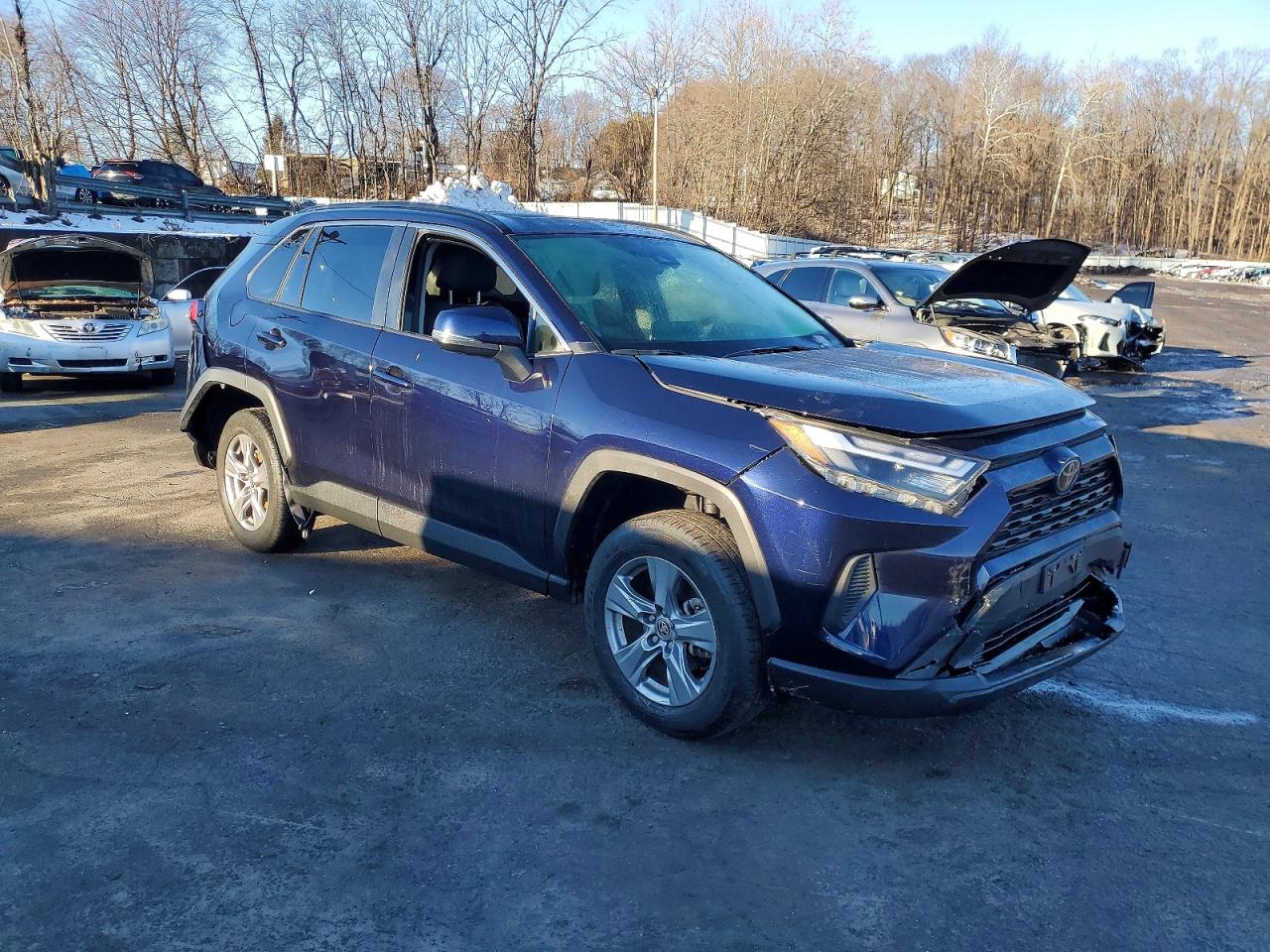 2025 TOYOTA RAV4 XLE photo 4