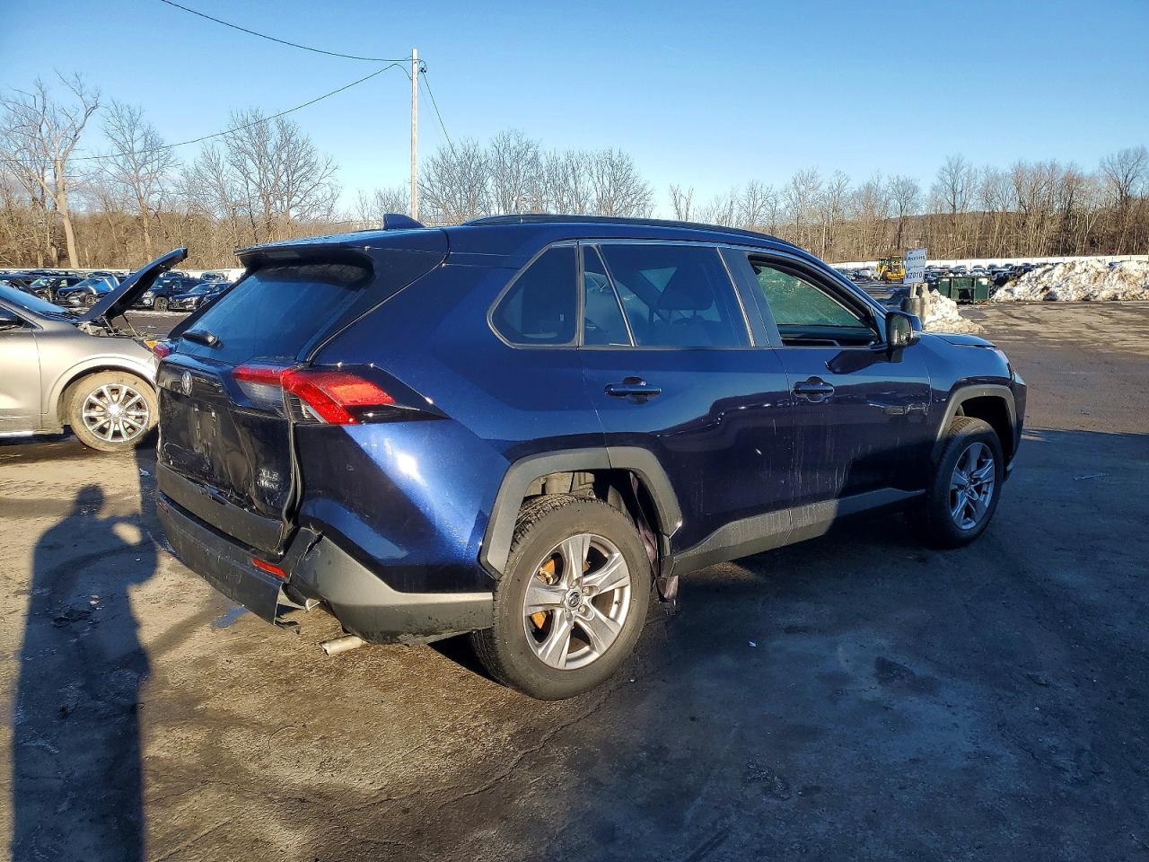 2025 TOYOTA RAV4 XLE photo 3