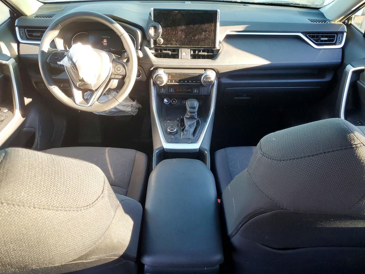 2025 TOYOTA RAV4 XLE photo 8