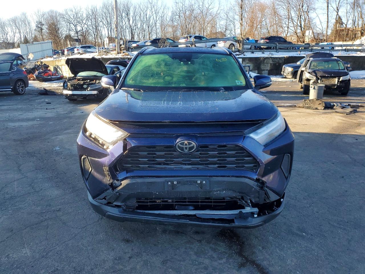 2025 TOYOTA RAV4 XLE photo 5