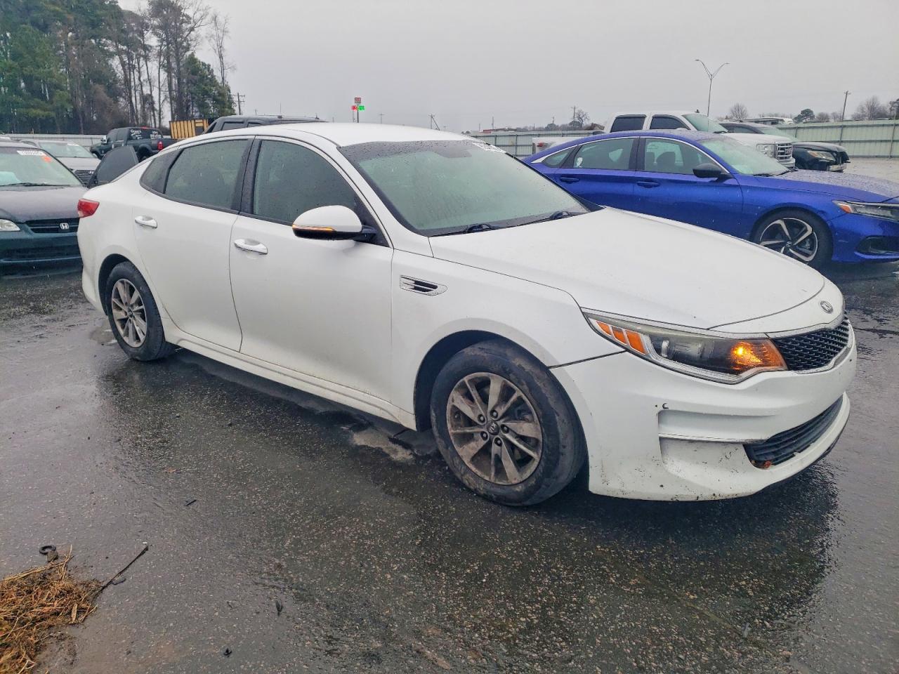 2017 KIA OPTIMA LX photo 4