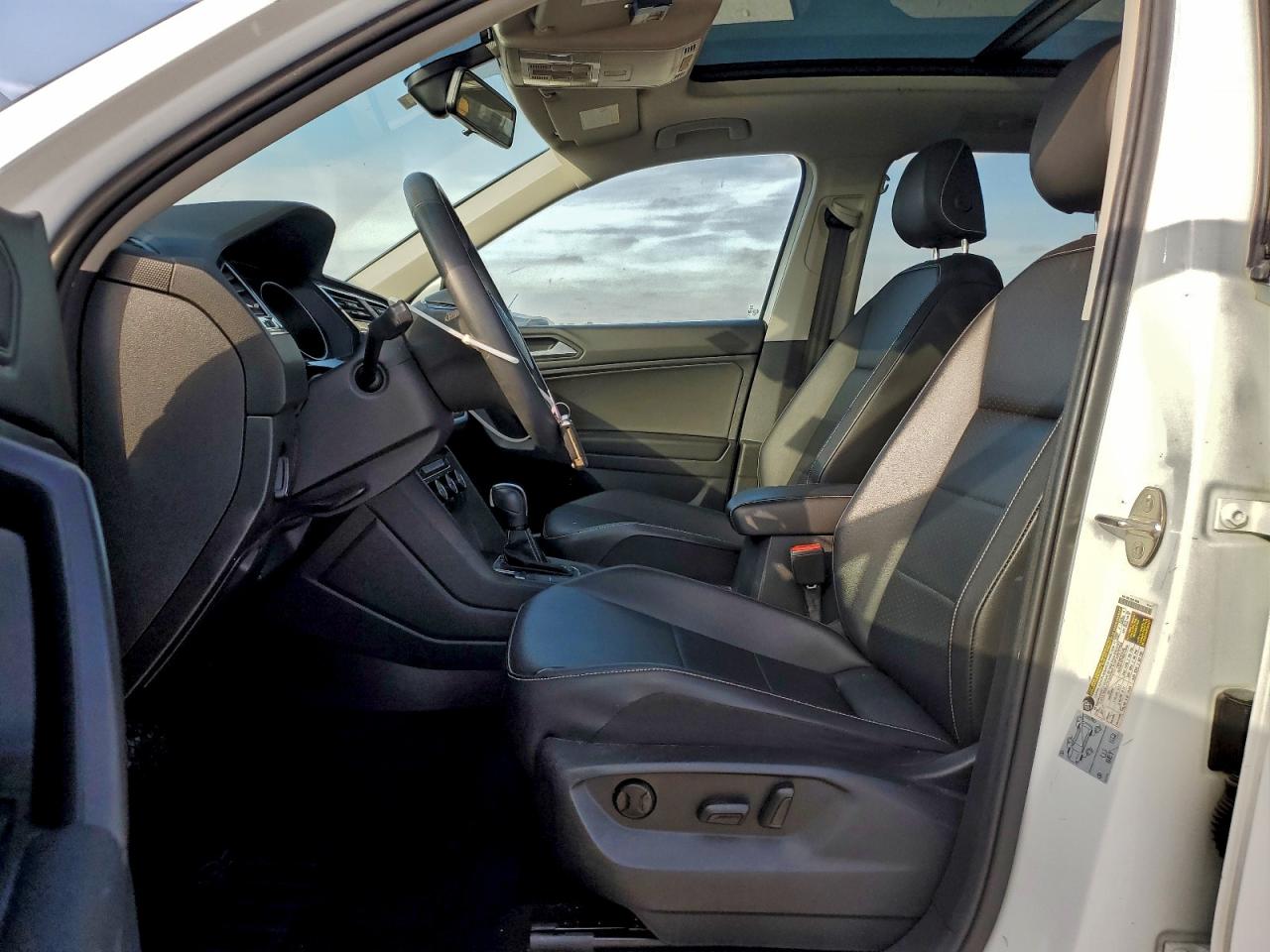 2021 VOLKSWAGEN TIGUAN SE photo 7