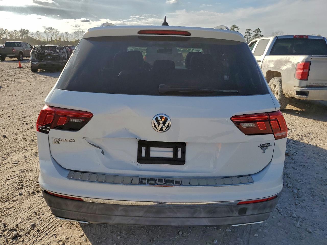 2021 VOLKSWAGEN TIGUAN SE photo 6