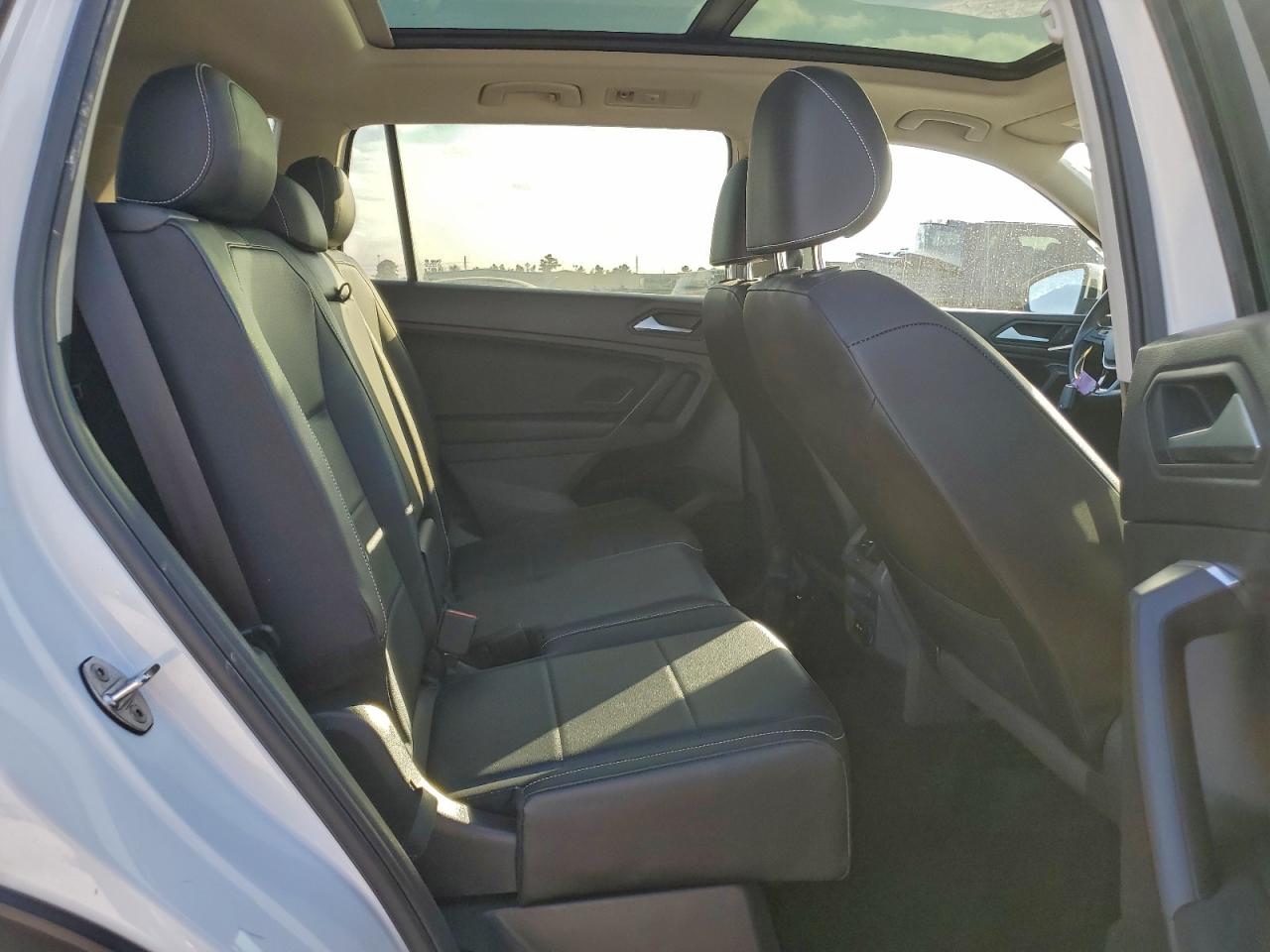 2021 VOLKSWAGEN TIGUAN SE photo 11
