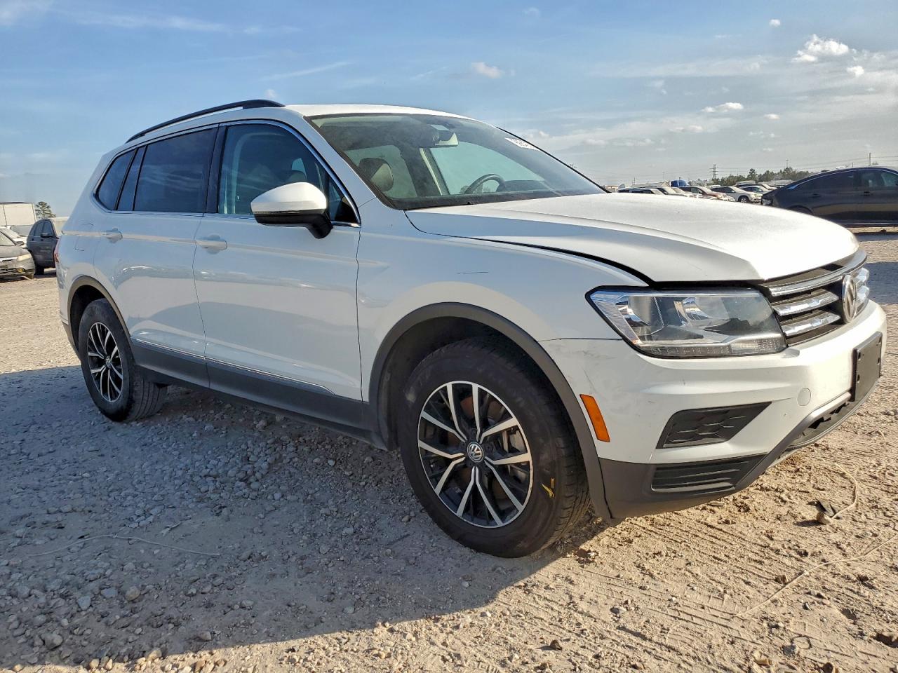 2021 VOLKSWAGEN TIGUAN SE photo 4