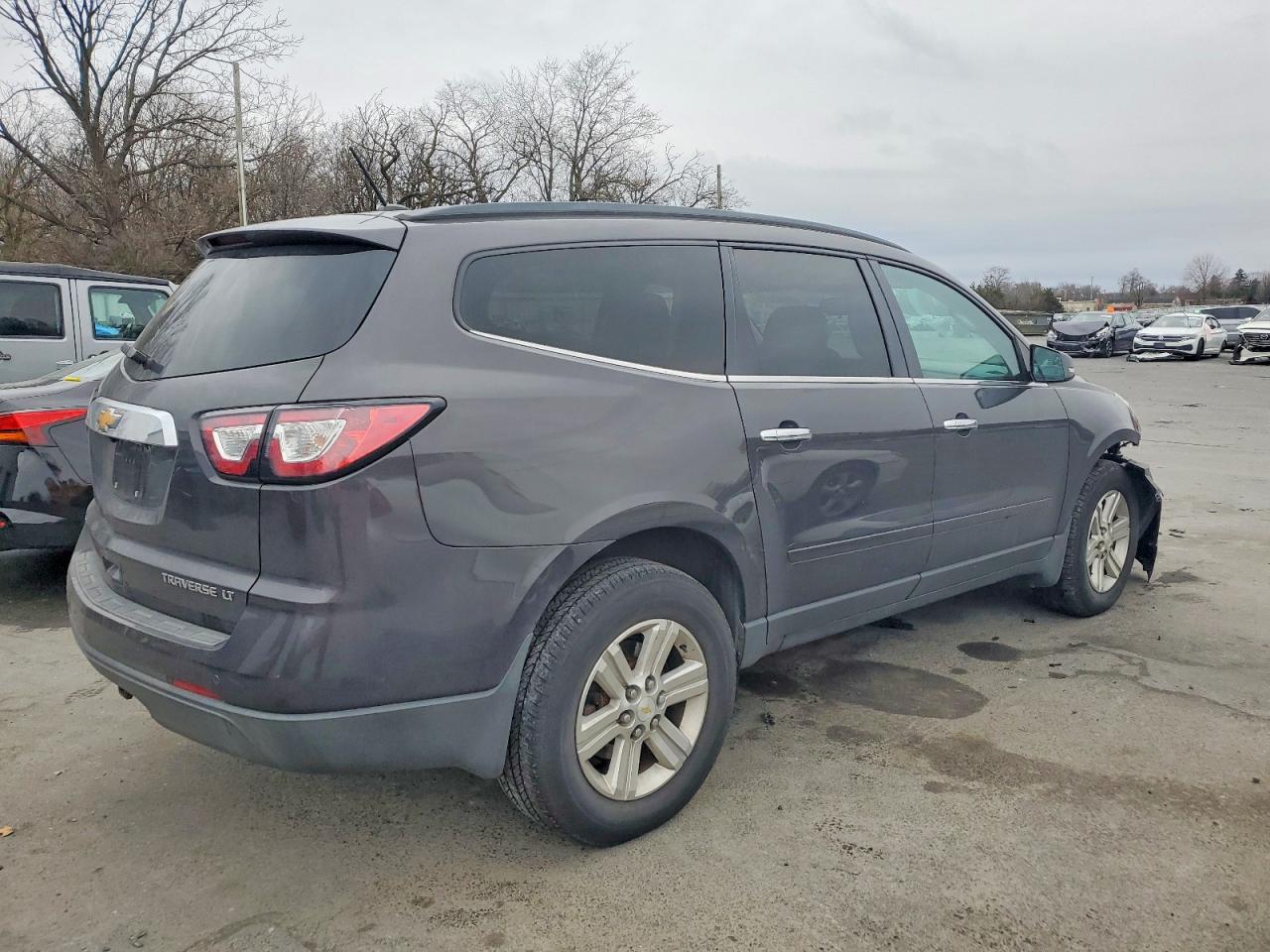 2014 CHEVROLET TRAVERSE LT photo 3