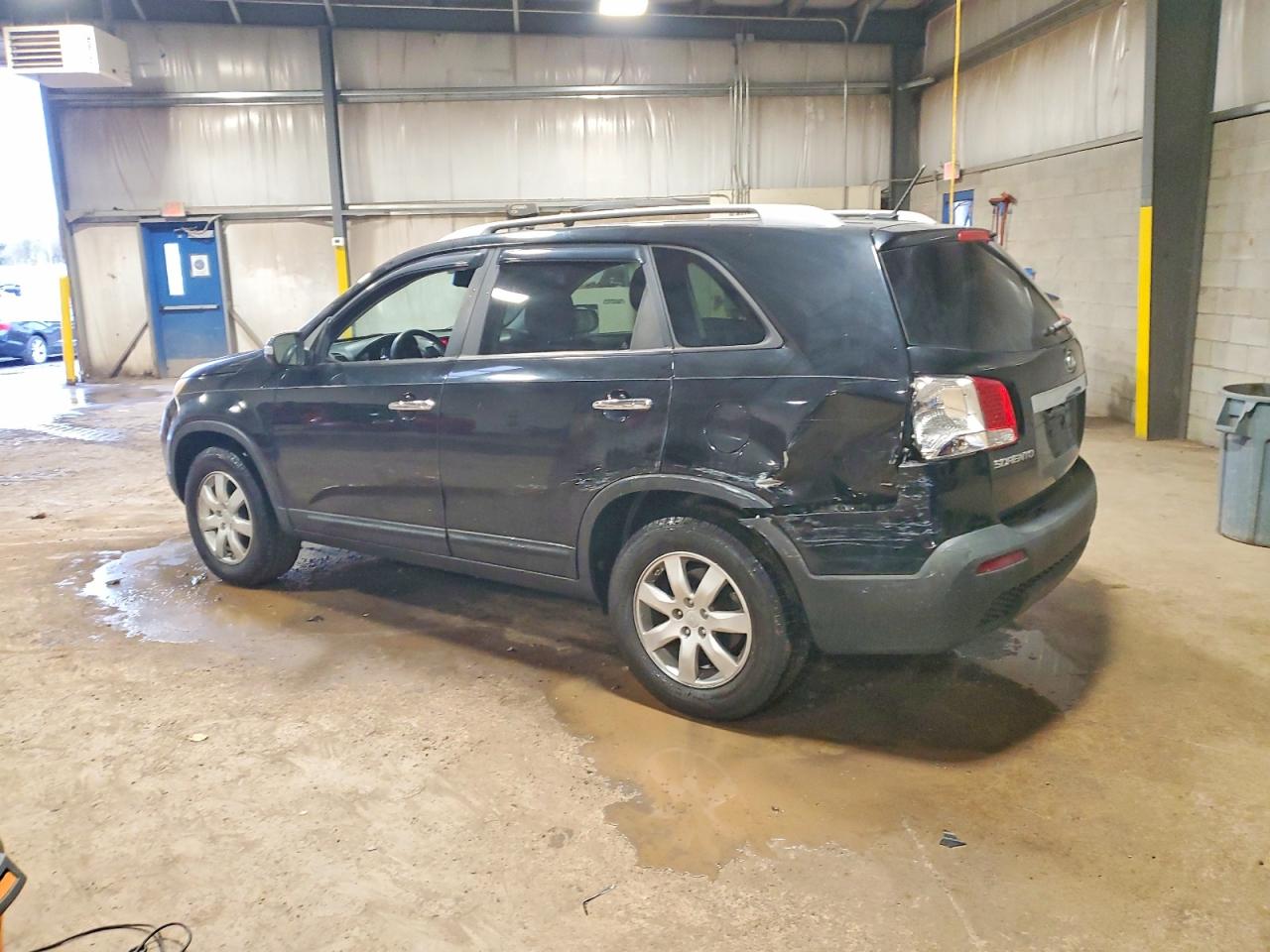 2011 KIA SORENTO BASE photo 2
