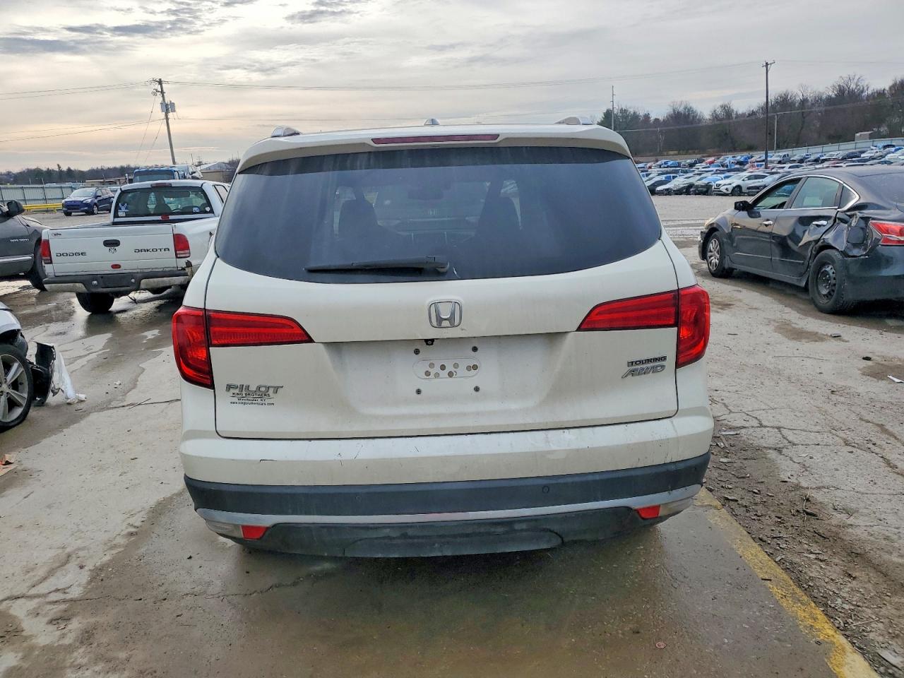 2016 HONDA PILOT TOURING photo 6