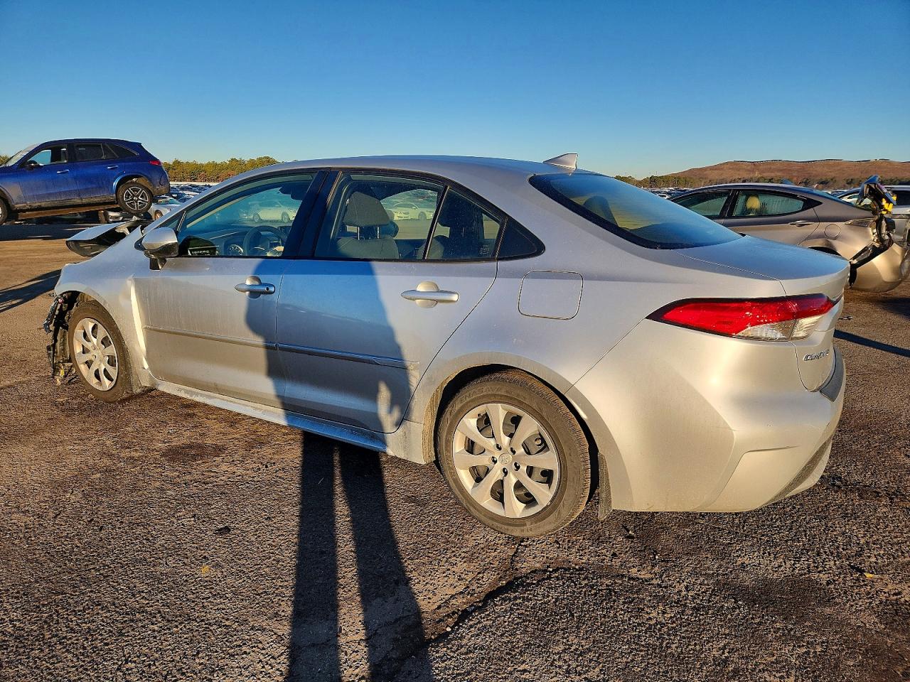 2022 TOYOTA COROLLA LE photo 2