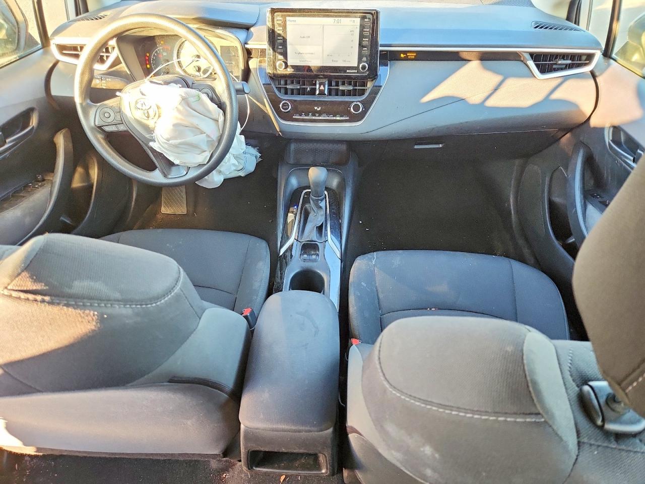 2022 TOYOTA COROLLA LE photo 8