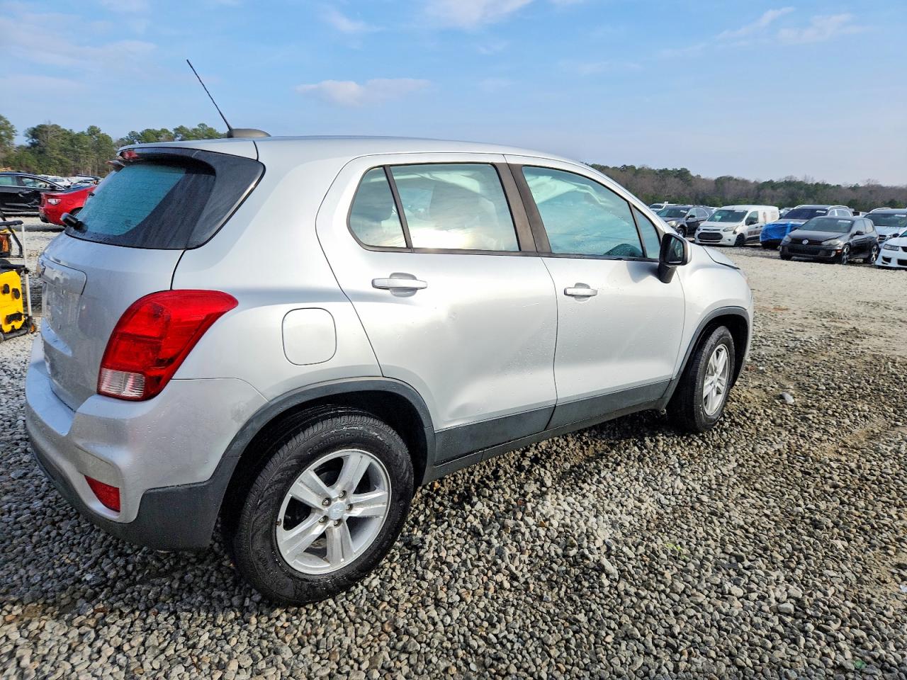 2019 CHEVROLET TRAX LS photo 3