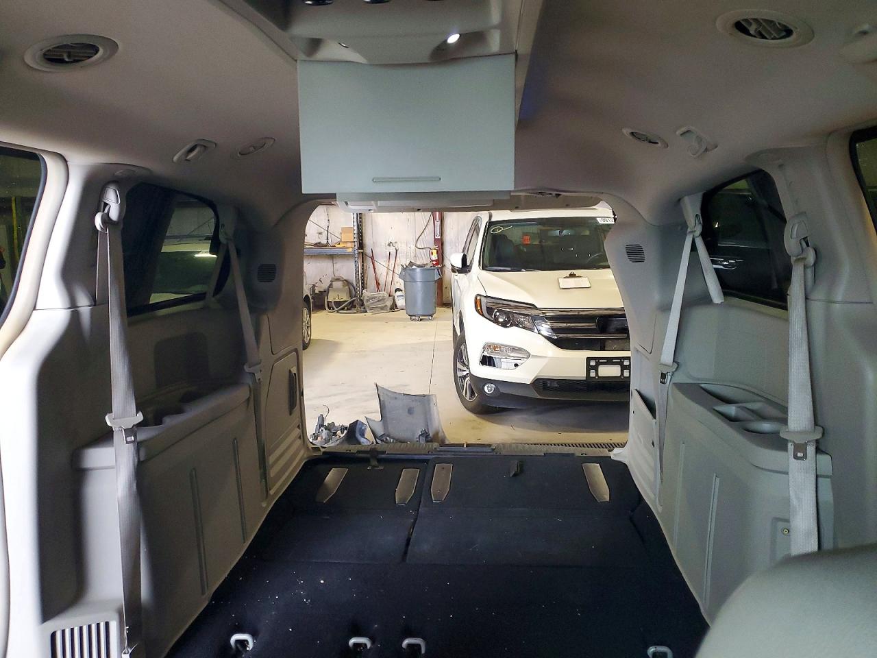 2013 CHRYSLER TOWN & COUNTRY TOURING photo 10