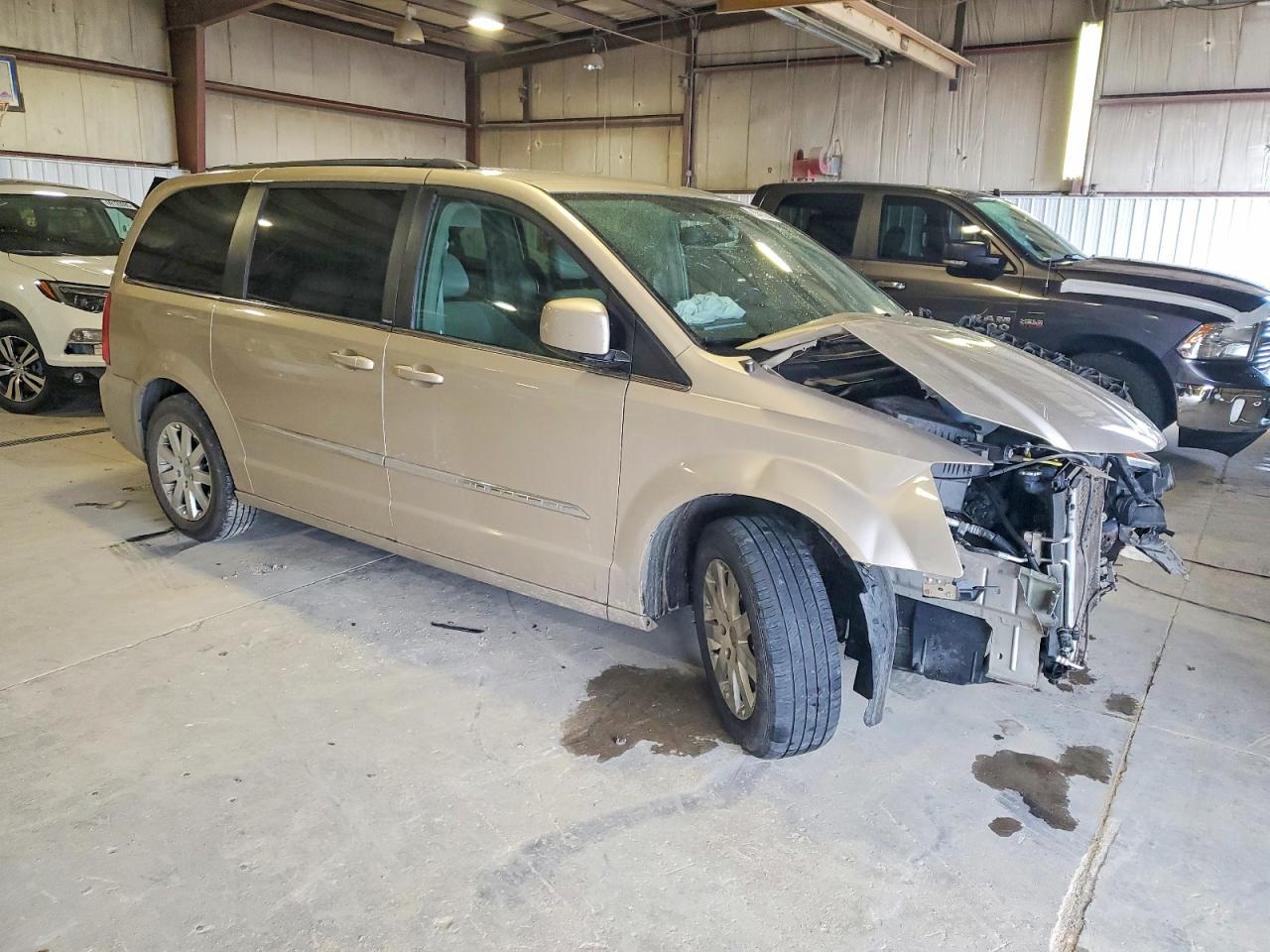 2013 CHRYSLER TOWN & COUNTRY TOURING photo 4