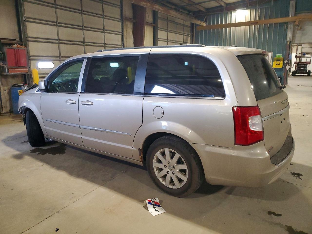 2013 CHRYSLER TOWN & COUNTRY TOURING photo 2