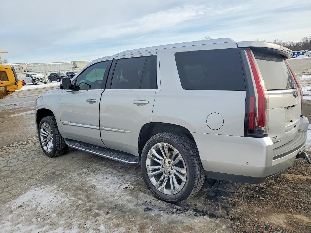 2019 CADILLAC ESCALADE LUXURY photo 3