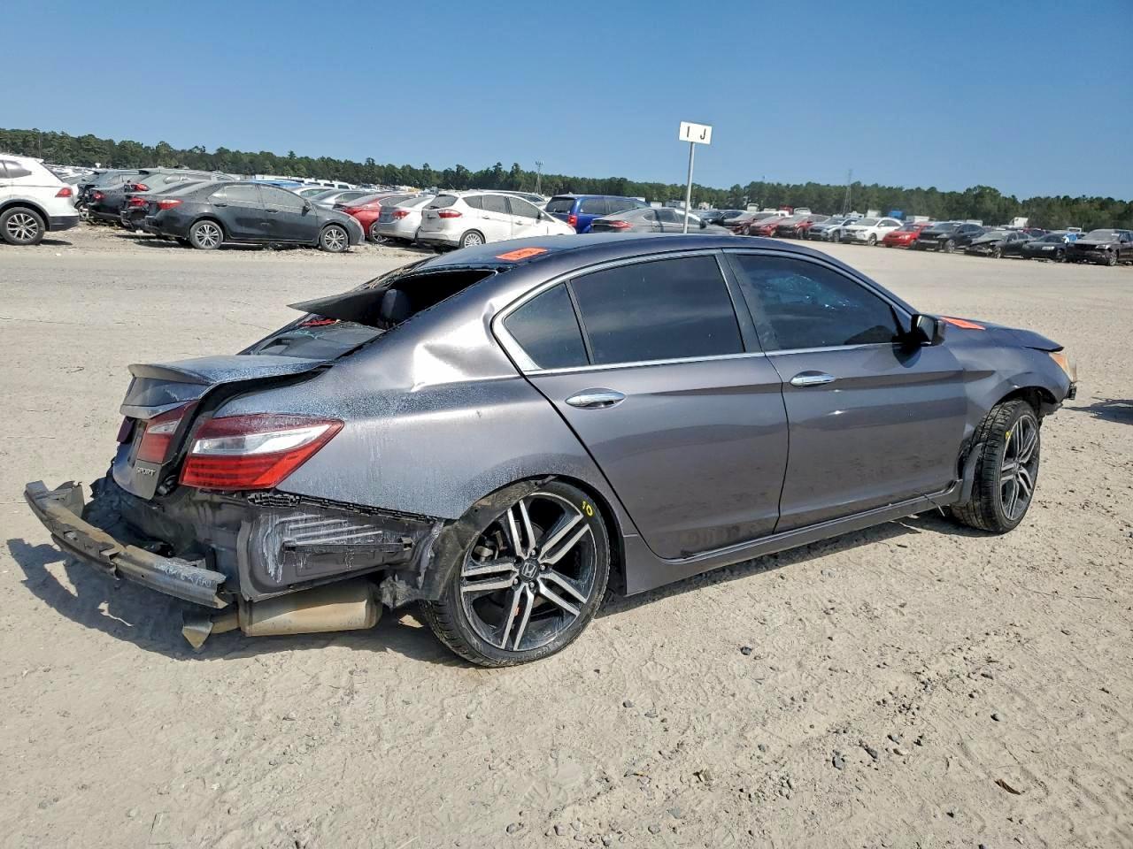 2016 HONDA ACCORD SPORT photo 3