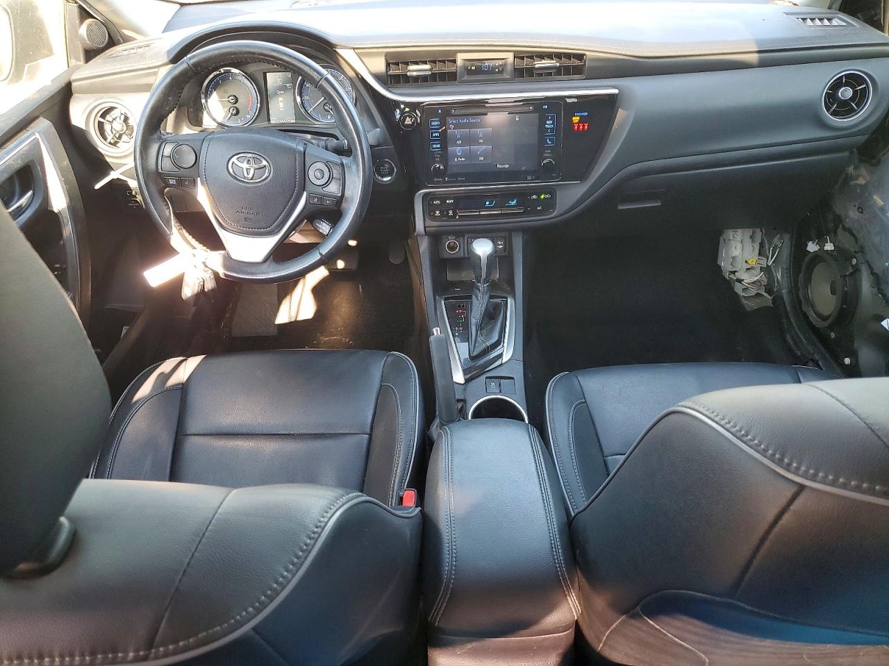 2019 TOYOTA COROLLA L photo 8