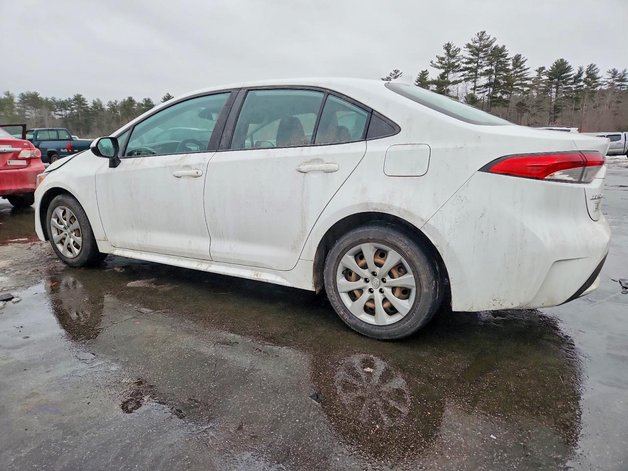 2021 TOYOTA COROLLA LE photo 2