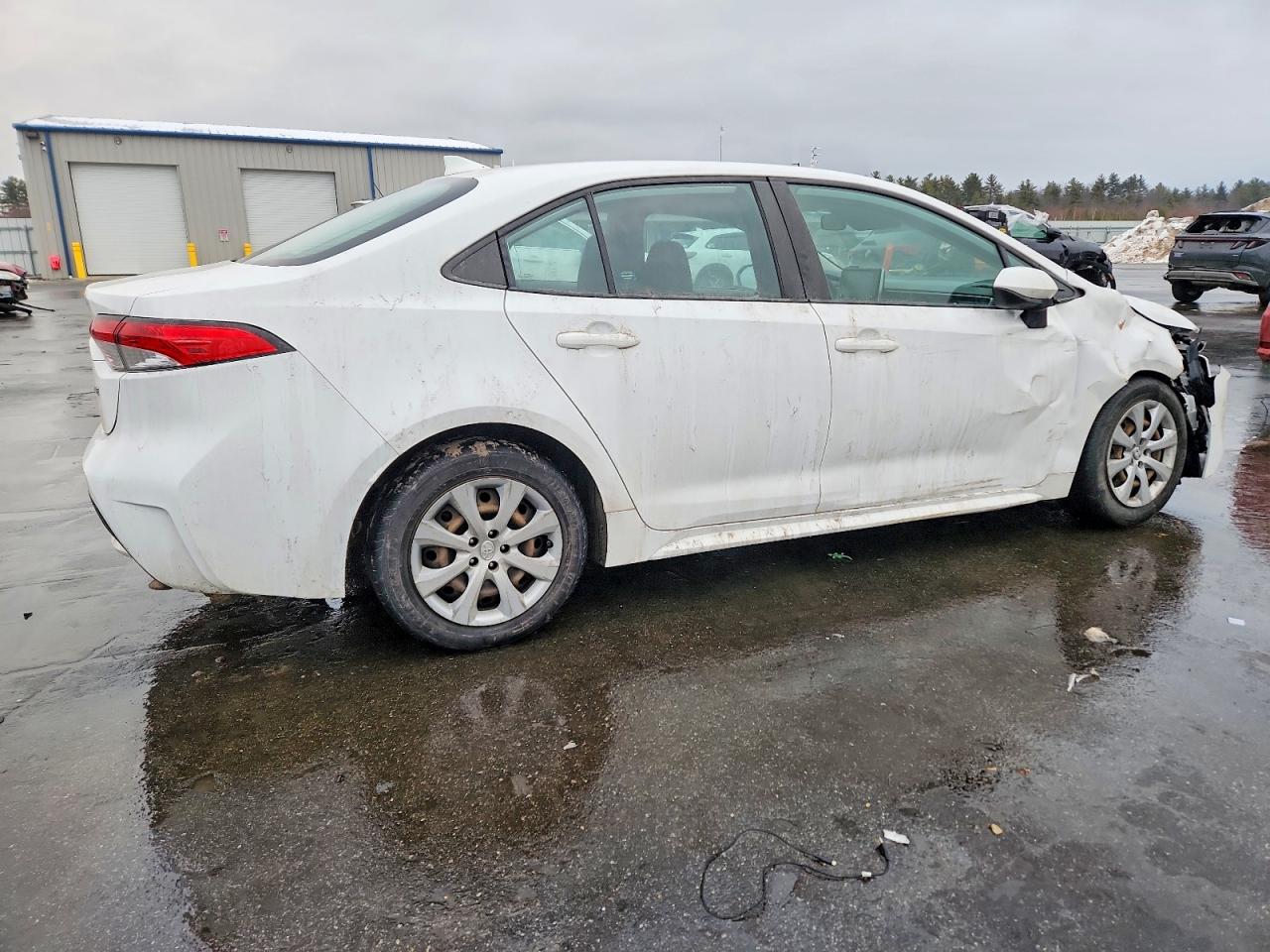 2021 TOYOTA COROLLA LE photo 3