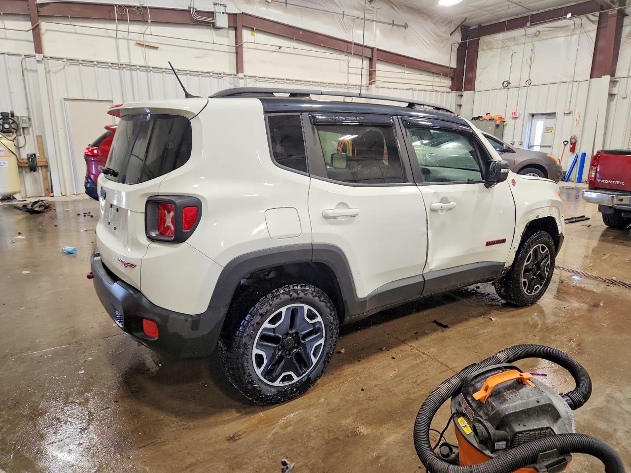 2017 JEEP RENEGADE TRAILHAWK photo 3