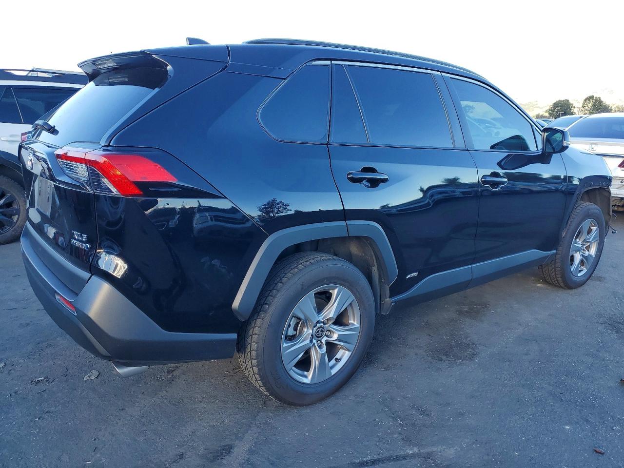 2024 TOYOTA RAV4 XLE photo 3