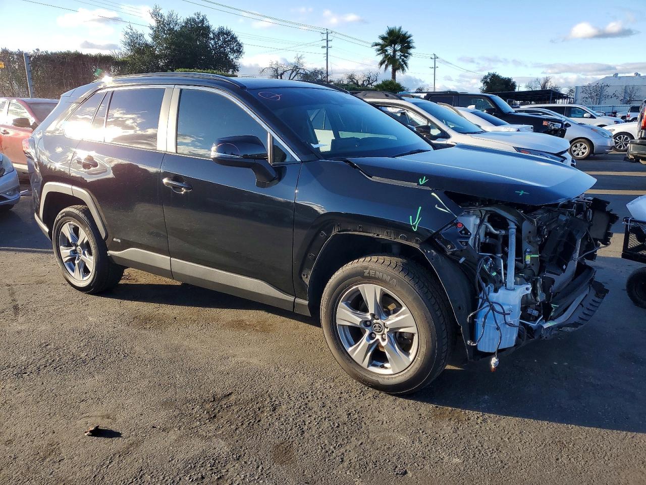 2024 TOYOTA RAV4 XLE photo 4