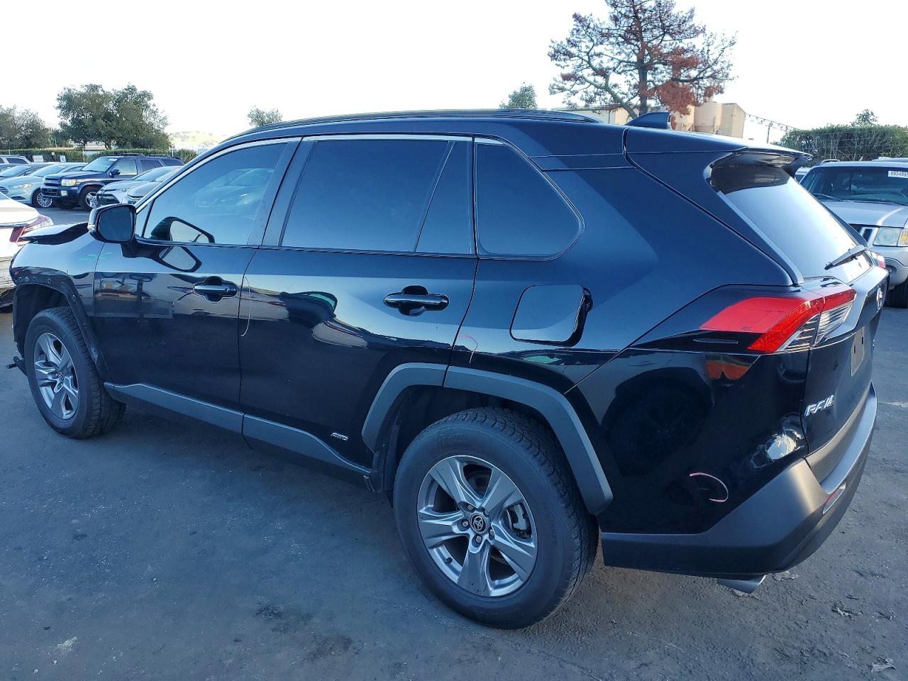 2024 TOYOTA RAV4 XLE photo 2