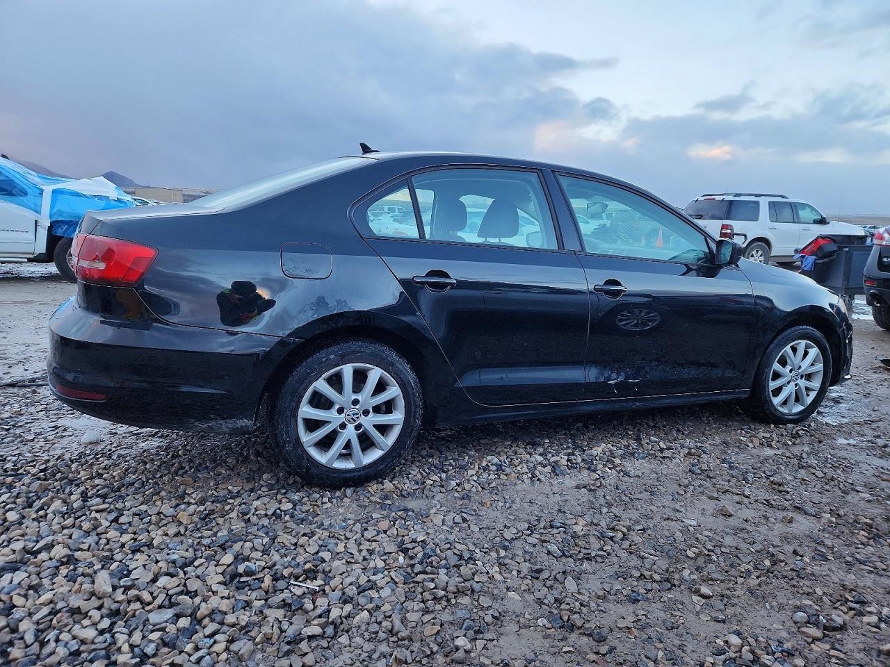 2015 VOLKSWAGEN JETTA SE photo 3
