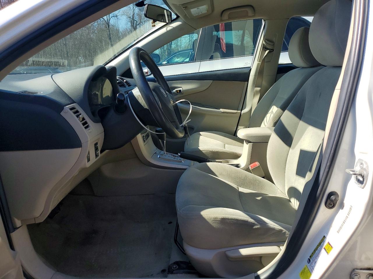 2013 TOYOTA COROLLA LE photo 7