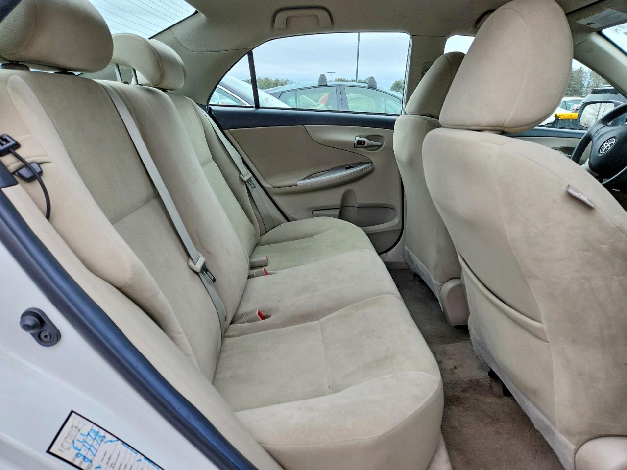 2013 TOYOTA COROLLA LE photo 10