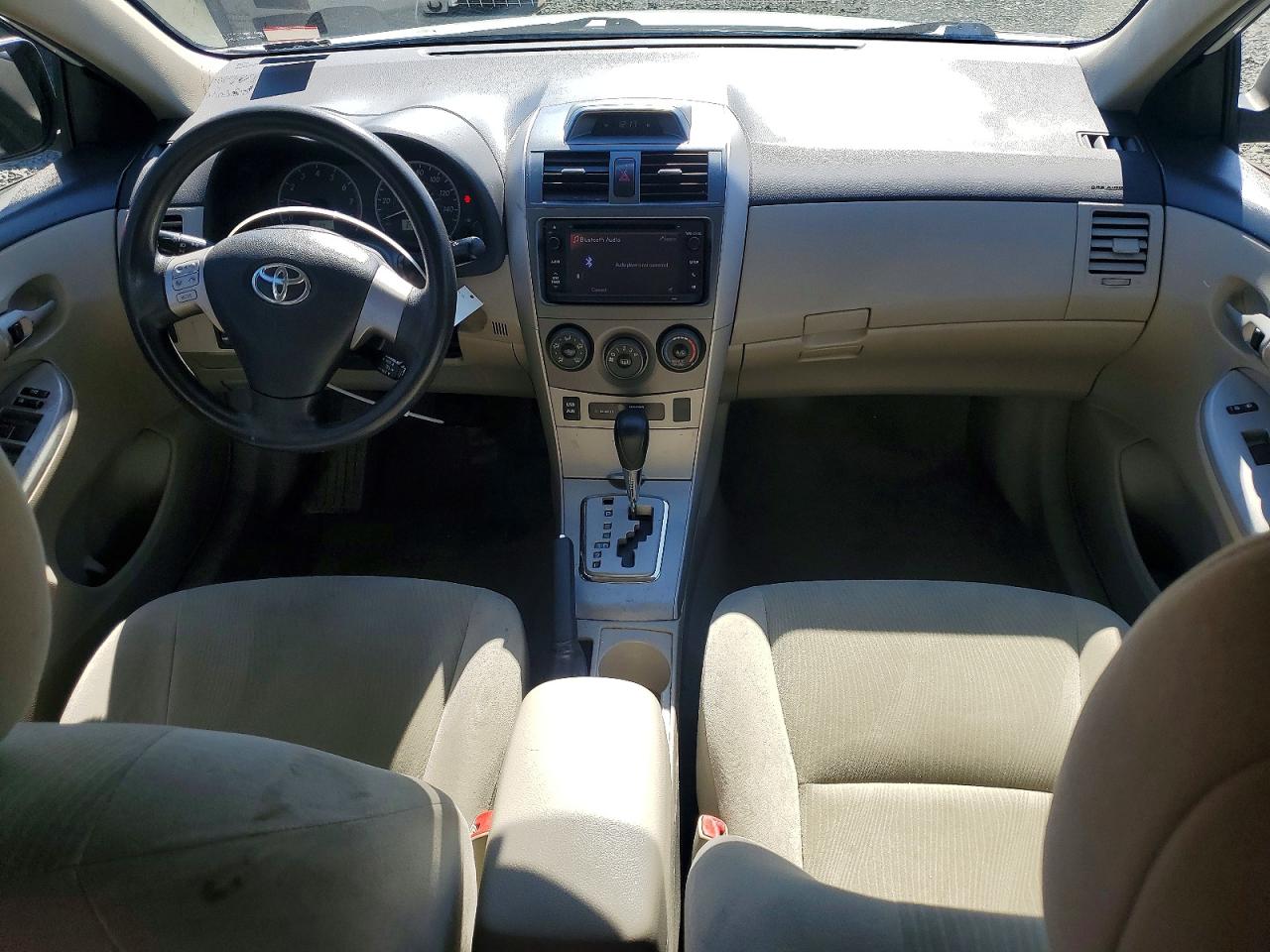 2013 TOYOTA COROLLA LE photo 8