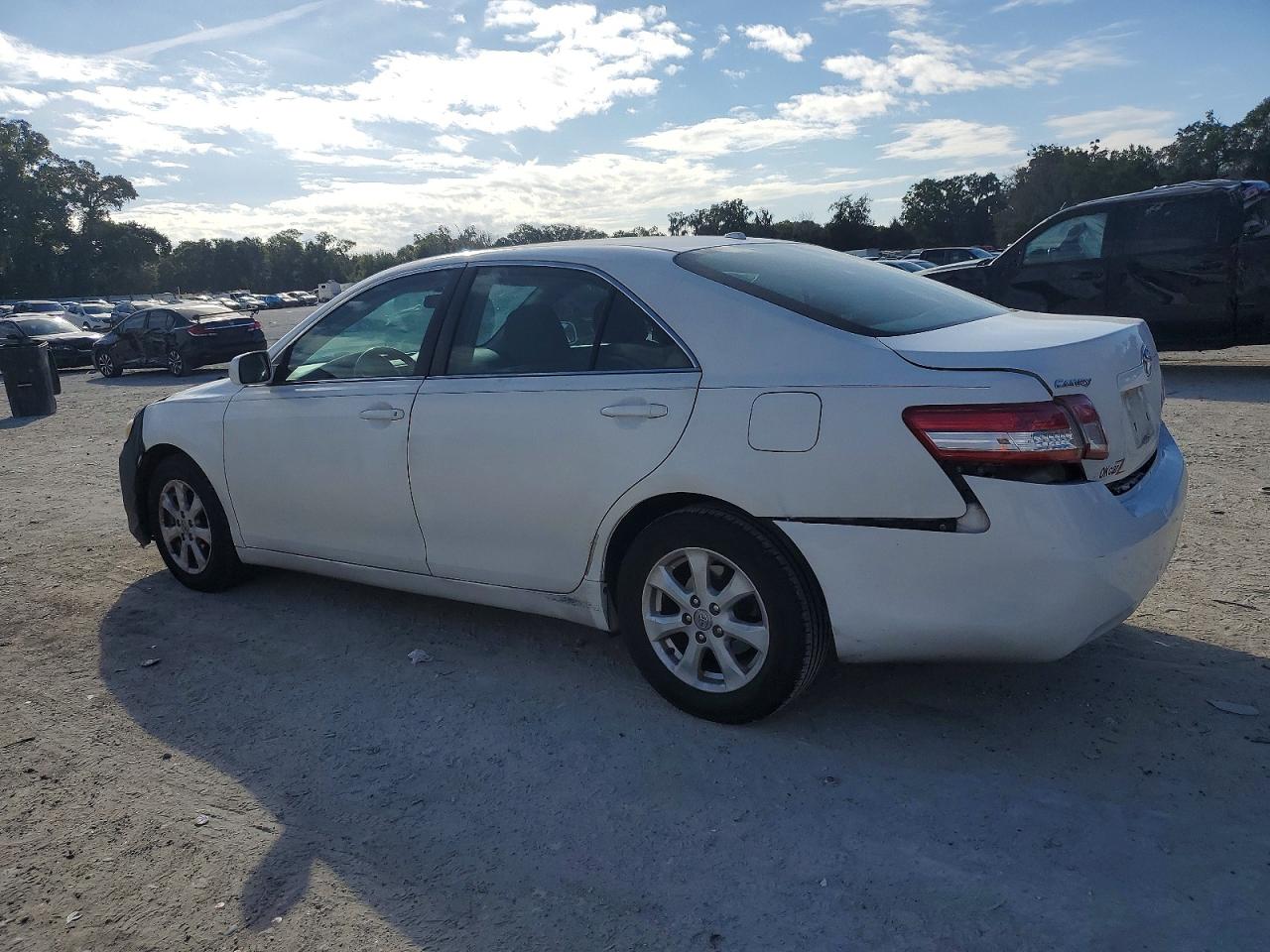 2011 TOYOTA CAMRY BASE photo 2