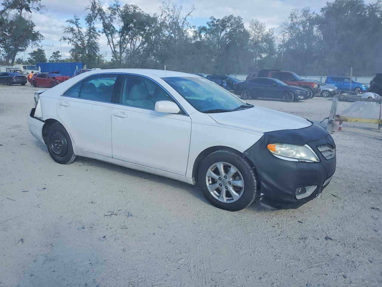 2011 TOYOTA CAMRY BASE photo 4