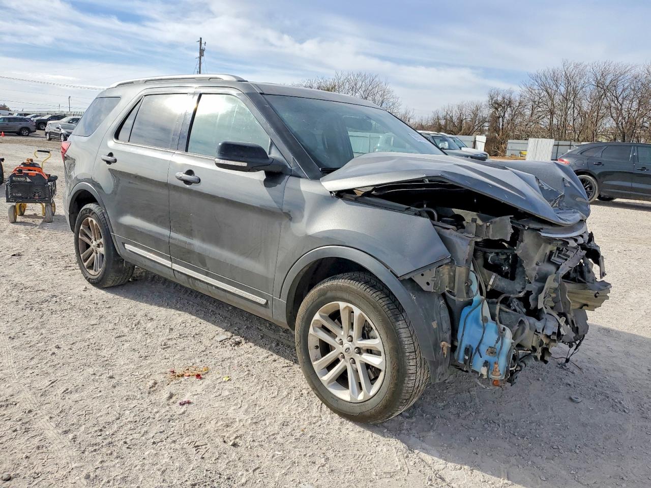 2017 FORD EXPLORER XLT photo 4