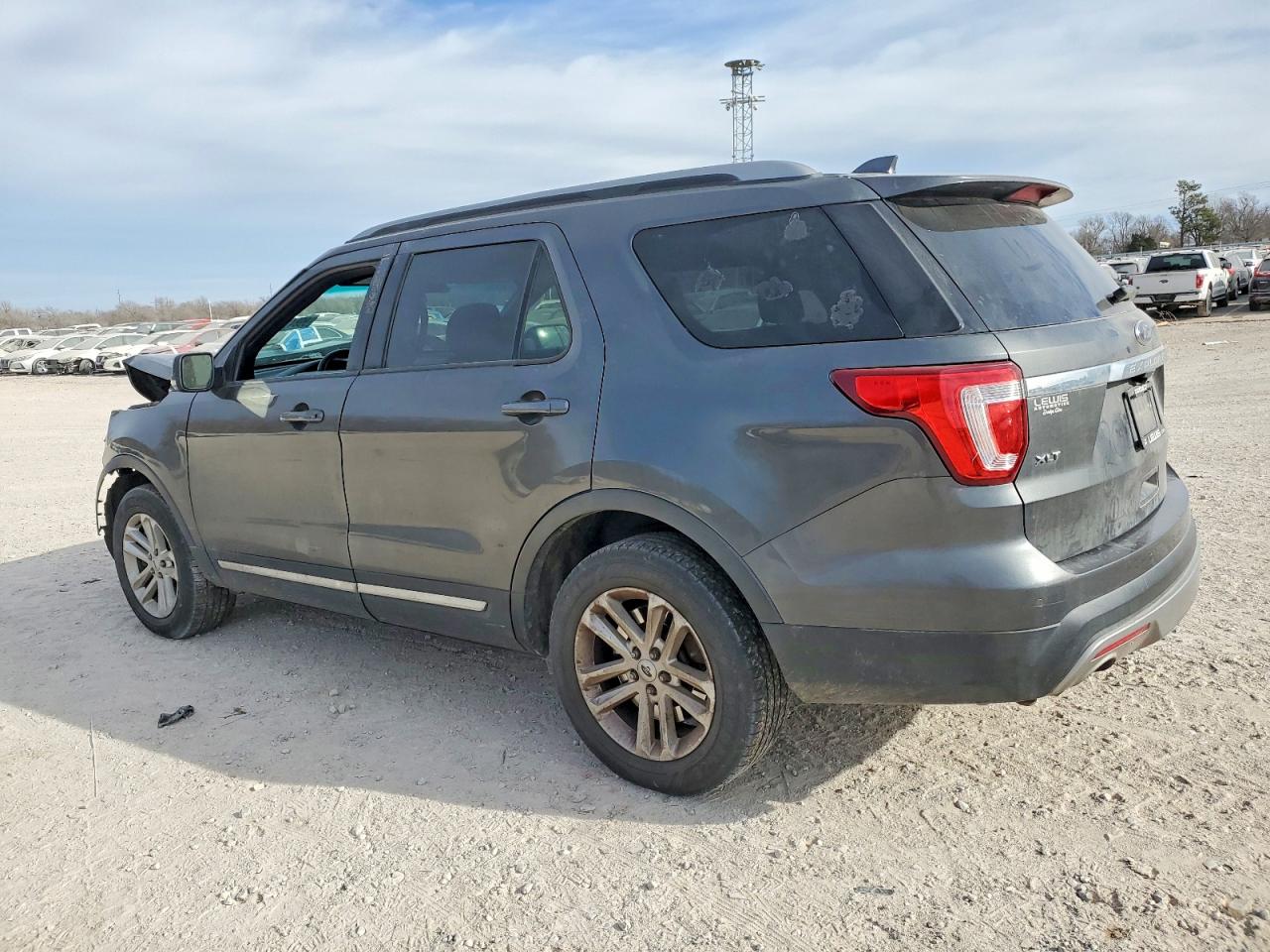 2017 FORD EXPLORER XLT photo 2