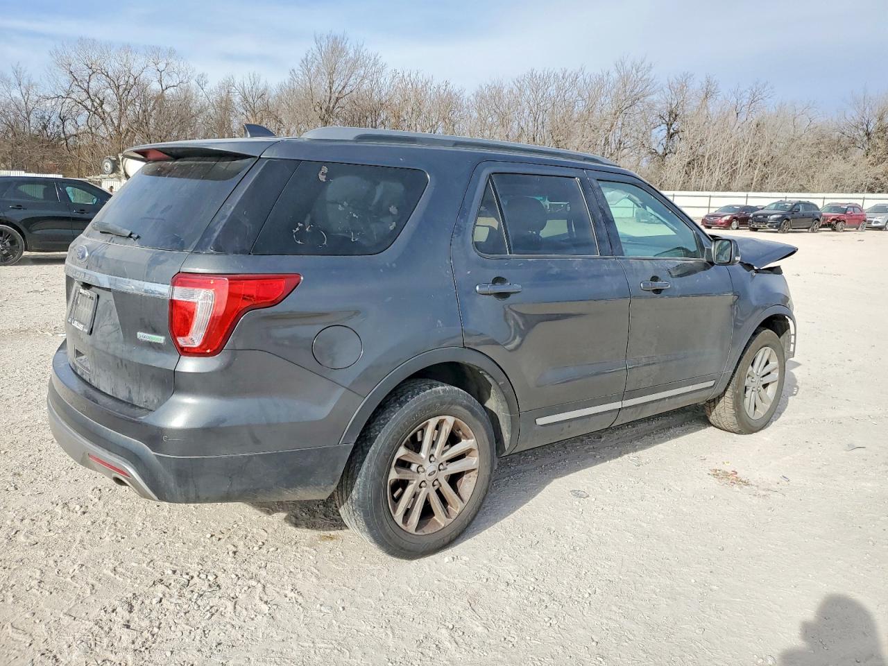 2017 FORD EXPLORER XLT photo 3