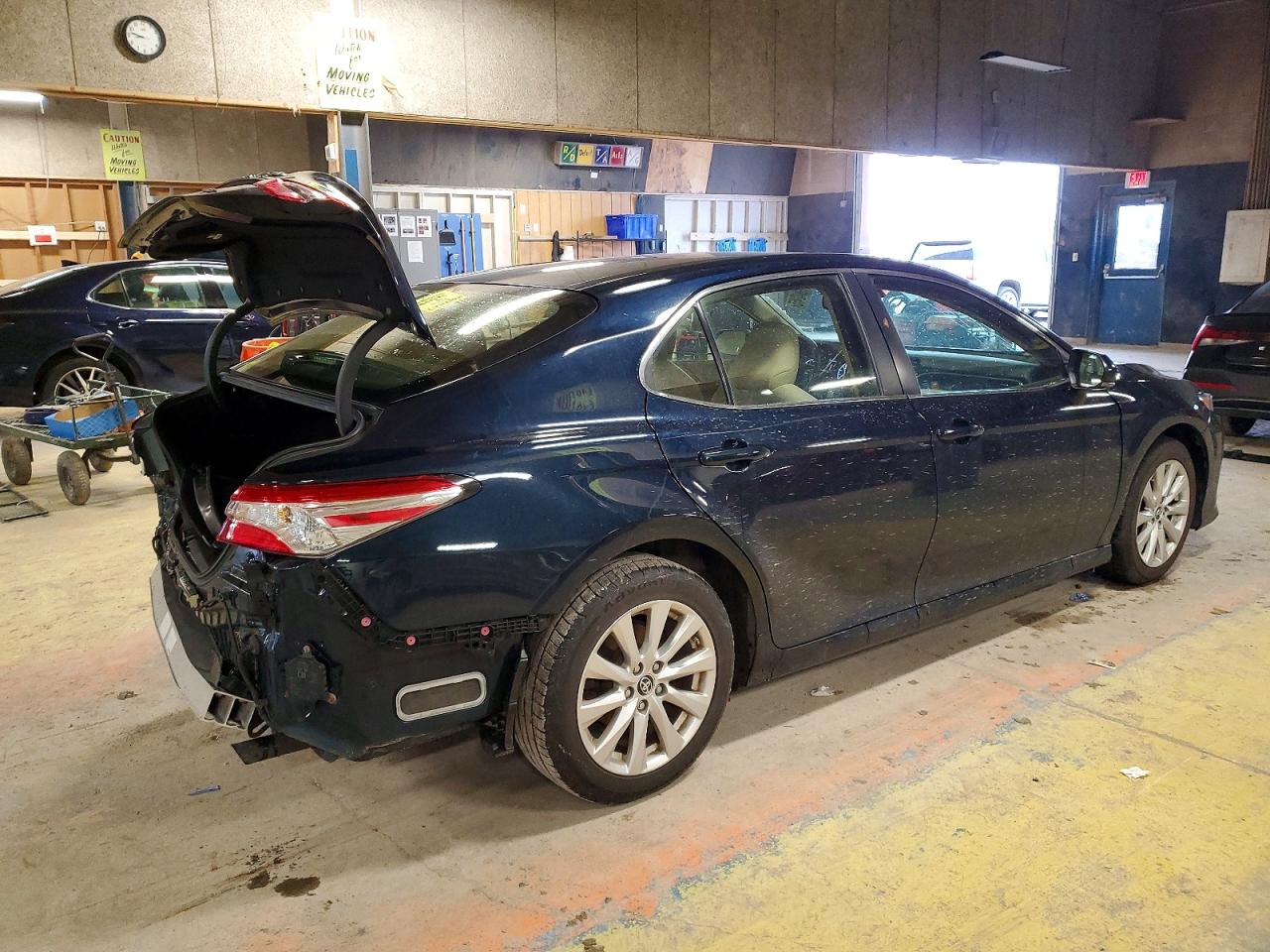 2018 TOYOTA CAMRY L photo 3