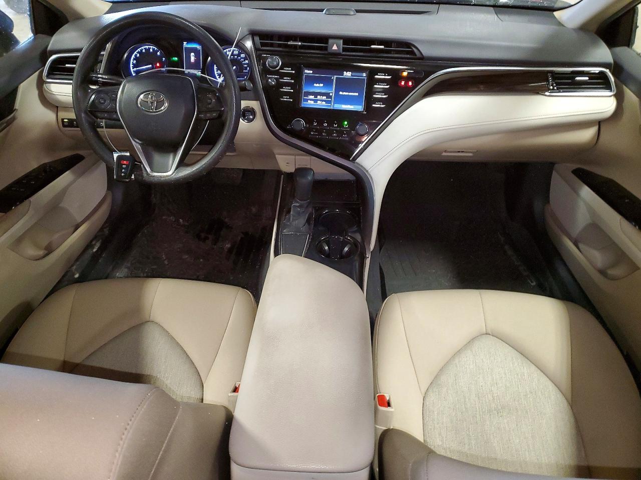 2018 TOYOTA CAMRY L photo 8