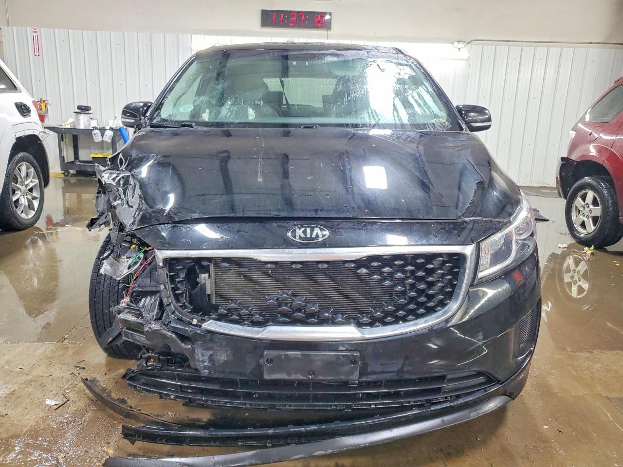 2016 KIA SEDONA LX photo 17