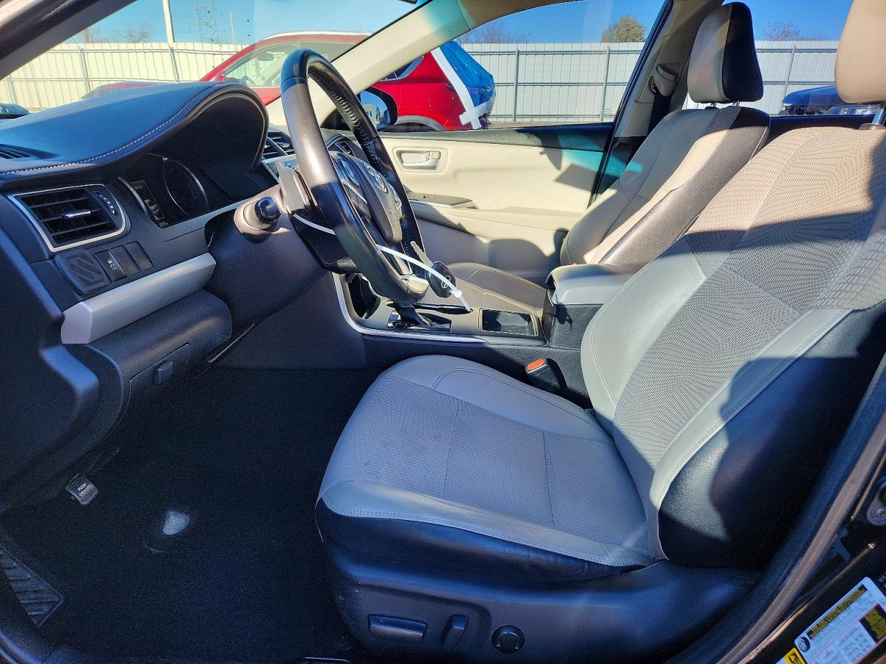 2016 TOYOTA CAMRY LE photo 19