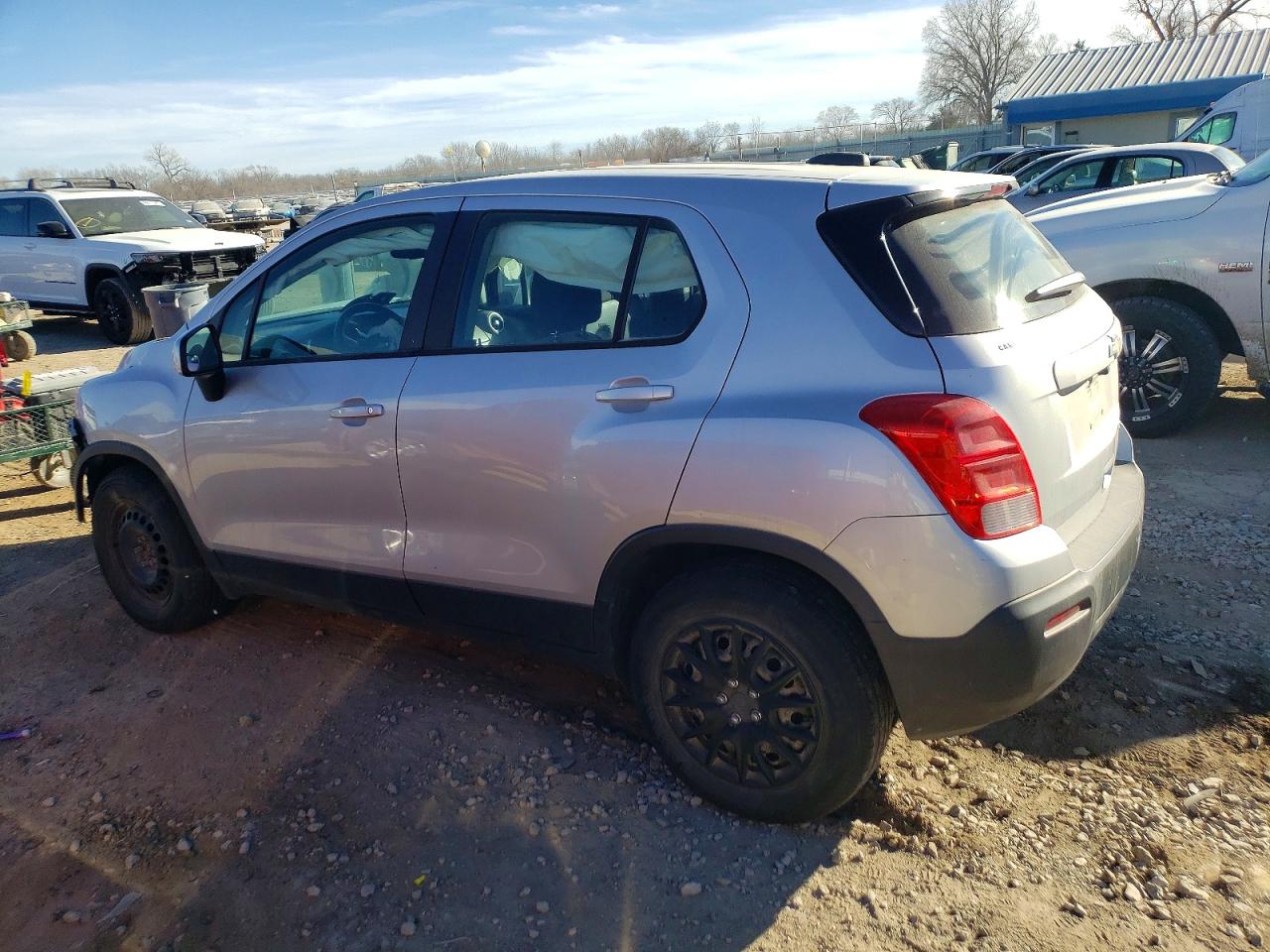 2015 CHEVROLET TRAX LS photo 2