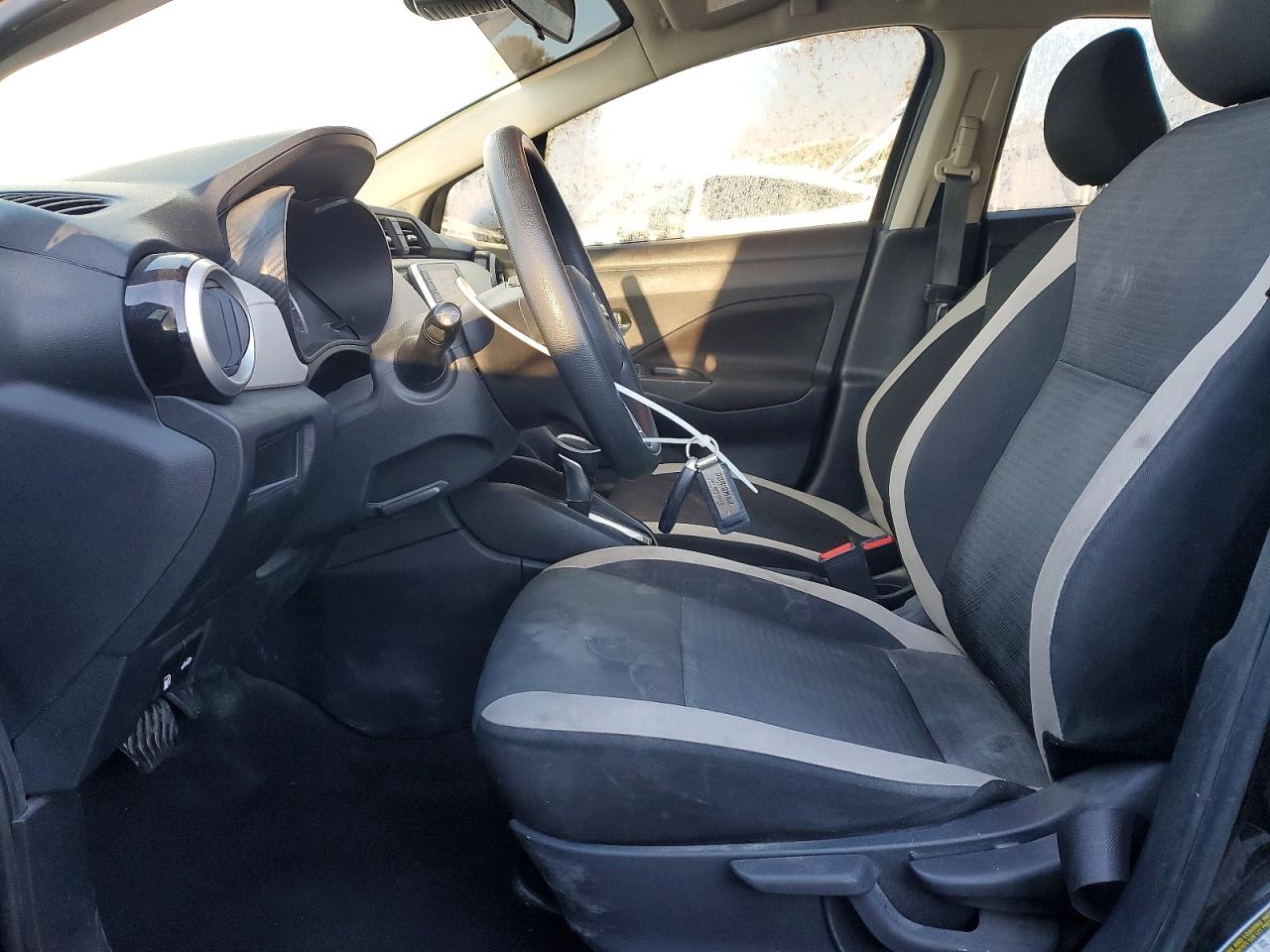2021 NISSAN VERSA SV photo 7